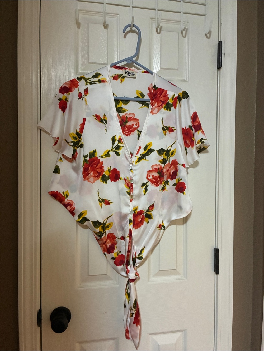 Show me your MuMu White Tie-Front Floral Blouse with Red Rose Print